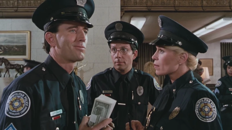 Scuola di polizia 6: La città è assediata (1989)